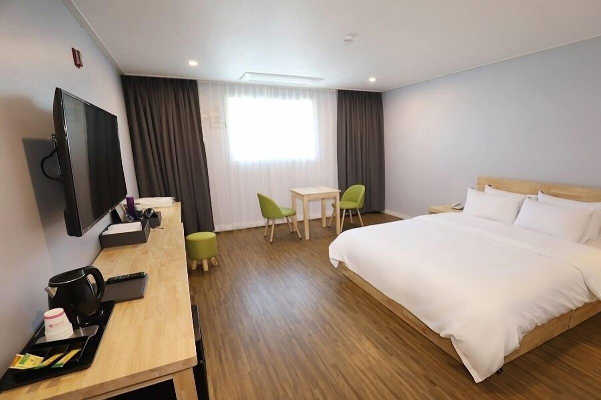 Deluxe Room (King Bed) | Wi-fi percuma, dihias secara berasingan 
