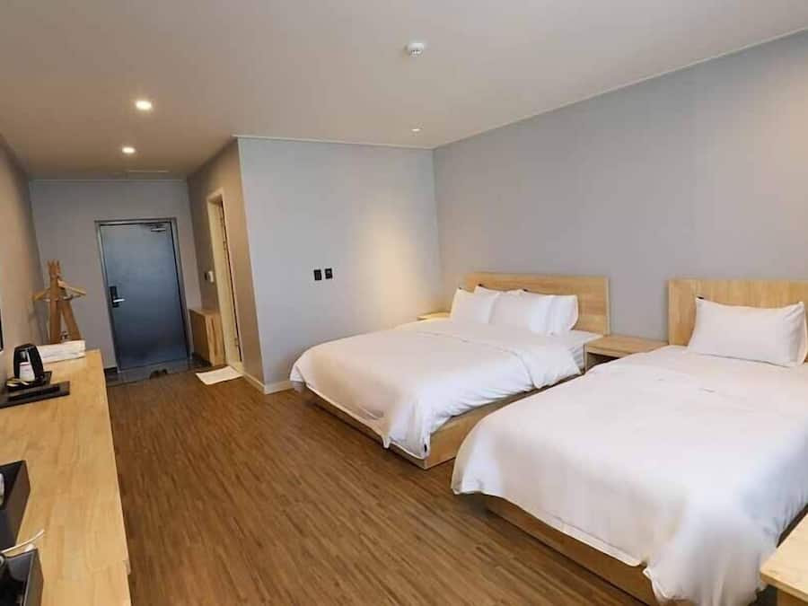 Suite Room | Individually decorated, individually furnished, free WiFi