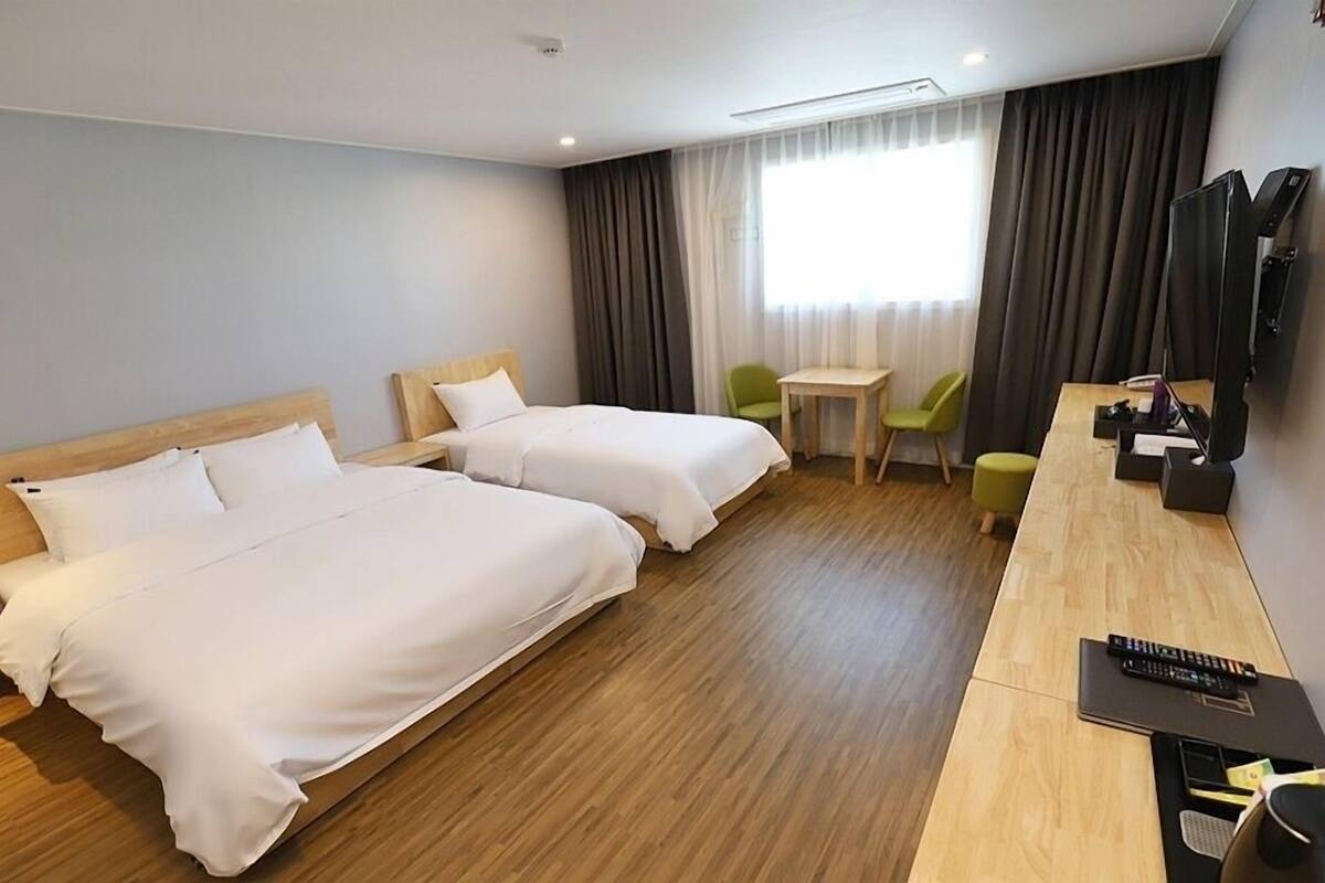 Room (Suite) | Perincian bahagian dalam