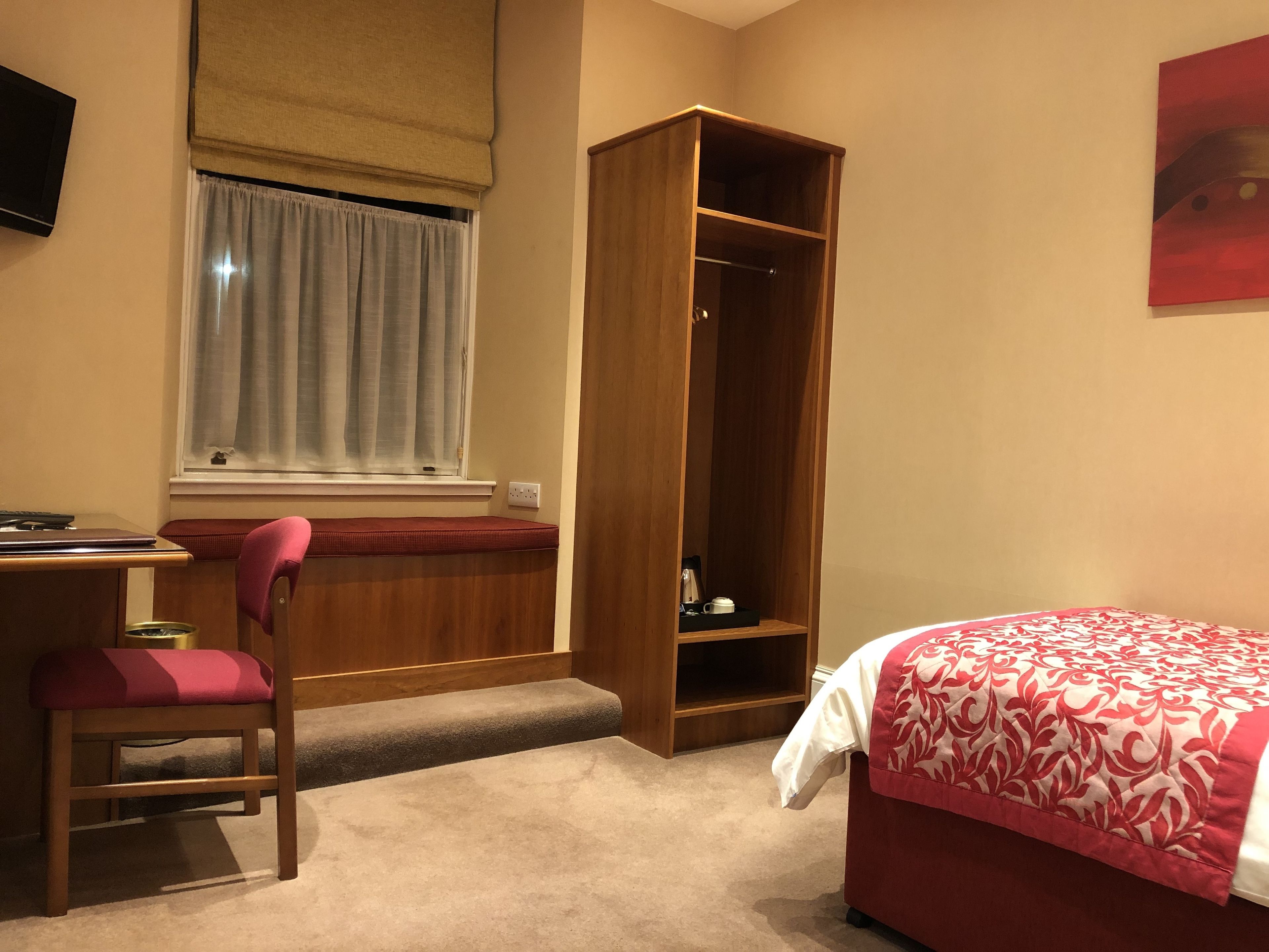 single room | in-room safe, individually decorated, individually furnished, desk