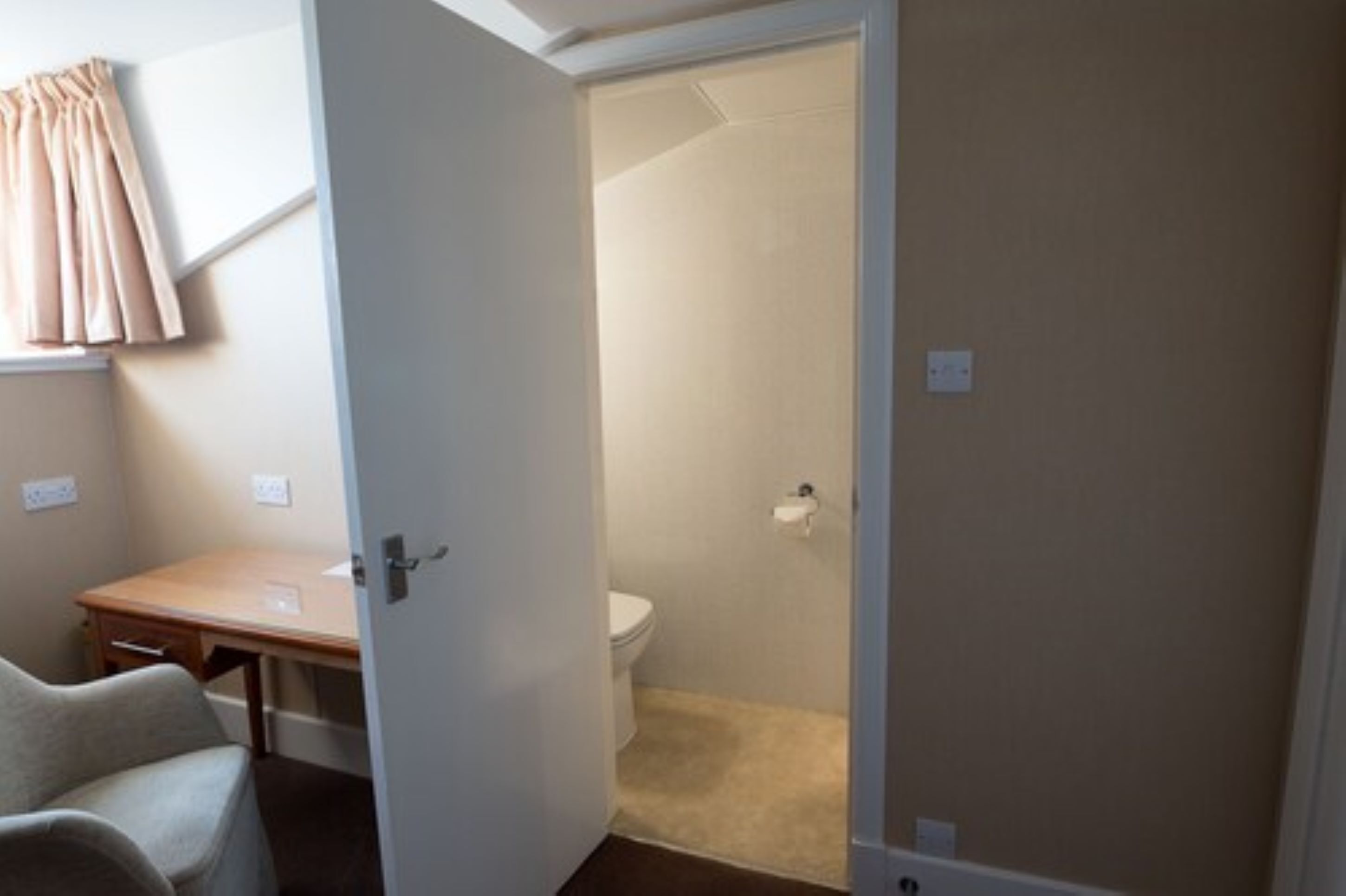 budget single room | bathroom | rainfall showerhead, free toiletries, towels, soap