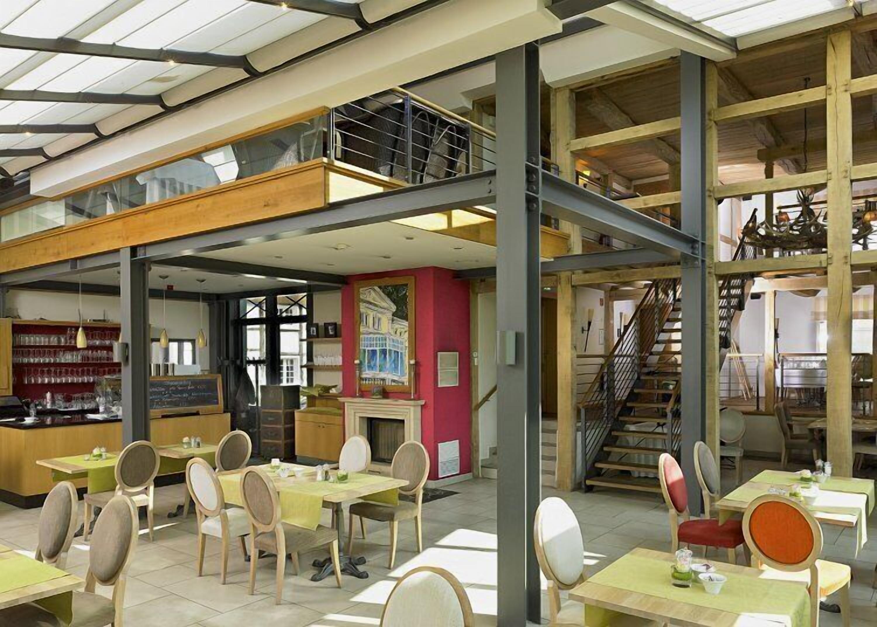 free daily self-service breakfast