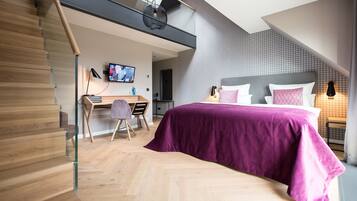 高档床上用品、羽绒被、客房内保险箱、特色装修