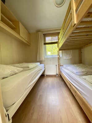 2 bedrooms, free cots/infant beds