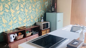 Triple Room | Private kitchen | Fridge, microwave, stovetop, electric kettle