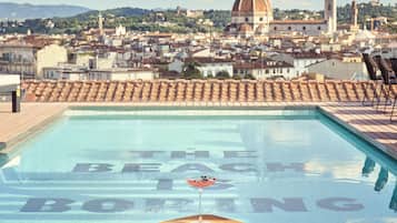 Hồ bơi ngoài trời phục vụ theo mùa