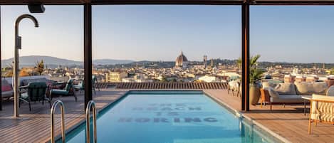 Sesongbasert utendørsbasseng