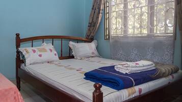 Desk, free WiFi, bed sheets