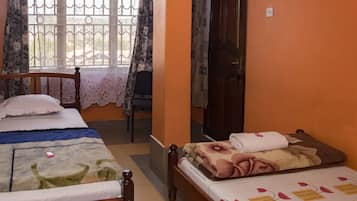 Economy Twin Room | Desk, free WiFi, bed sheets