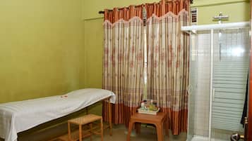 Couples treatment rooms, sauna, body treatments, body scrubs, facials