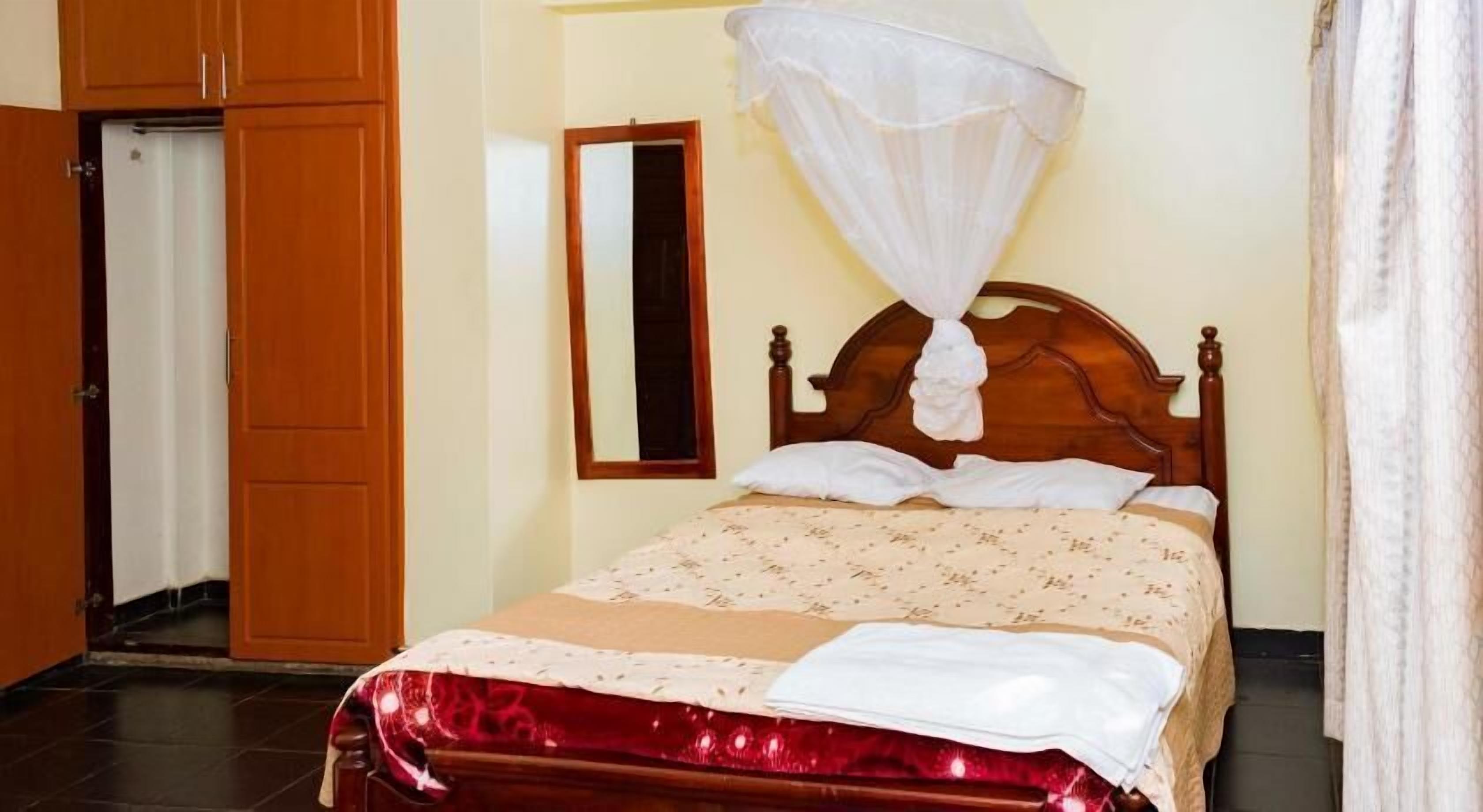 Desk, free WiFi, bed sheets
