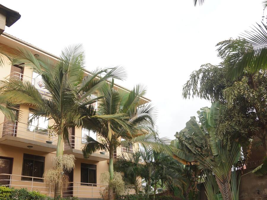 Breakfast, lunch, dinner served; local and international cuisine