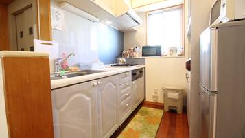 Fridge, microwave, rice cooker, cookware/dishes/utensils