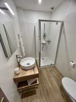 Chambre Double Deluxe, 1 très grand lit, non-fumeur | Salle de bain