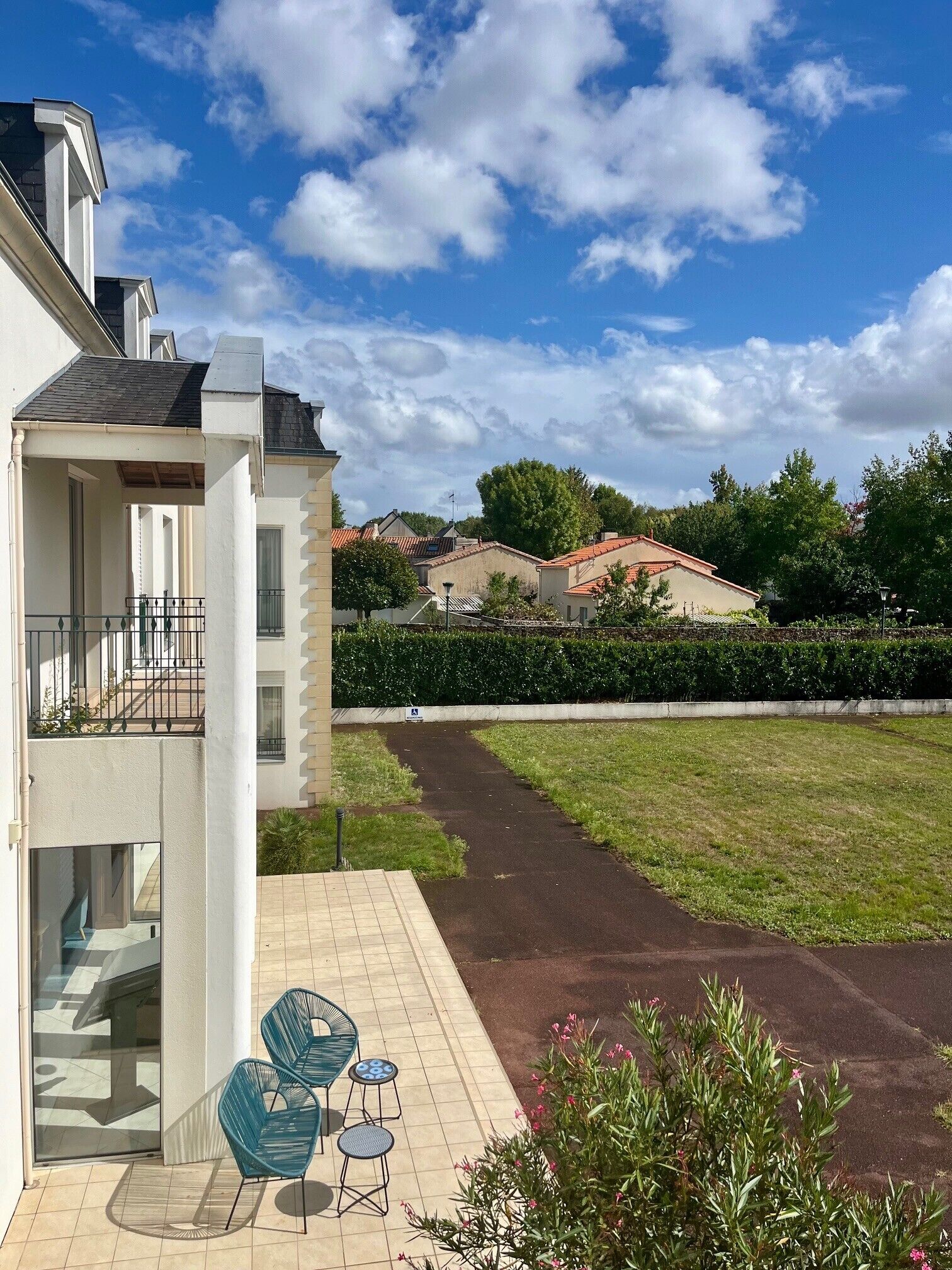 Mặt tiền nơi lưu trú