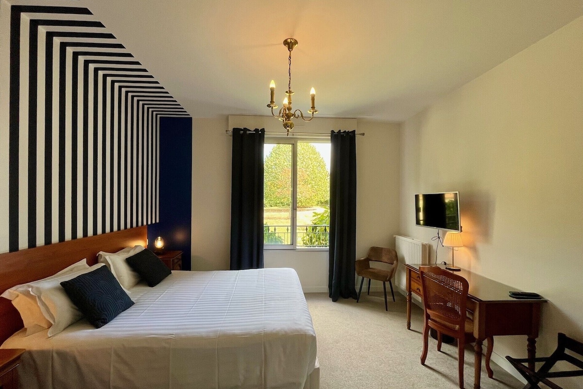 Chambre Superieure | Individually decorated, desk, laptop workspace, blackout curtains