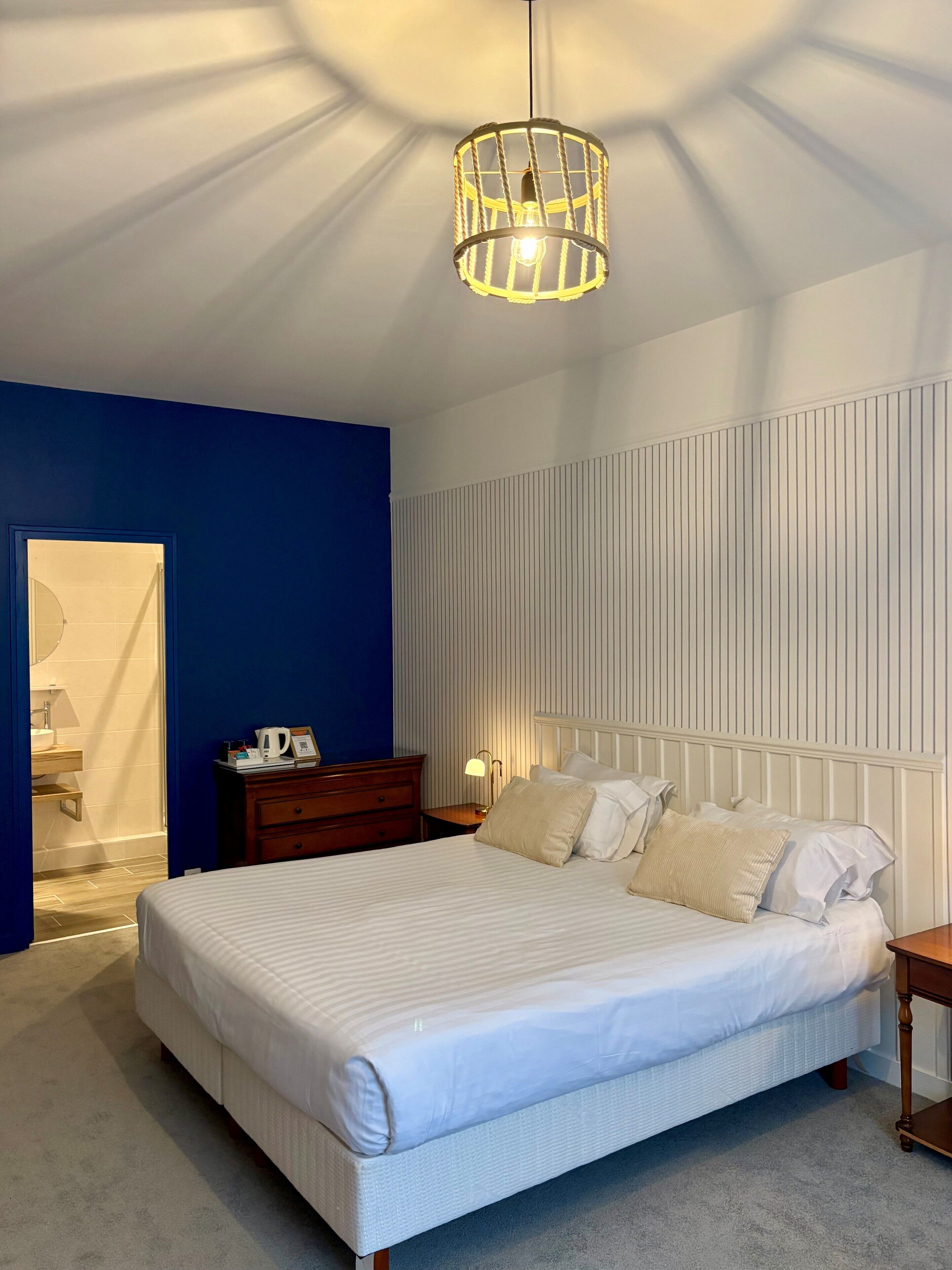 Deluxe Double Room, 1 King Bed, Non Smoking | Individually decorated, desk, laptop workspace, blackout drapes