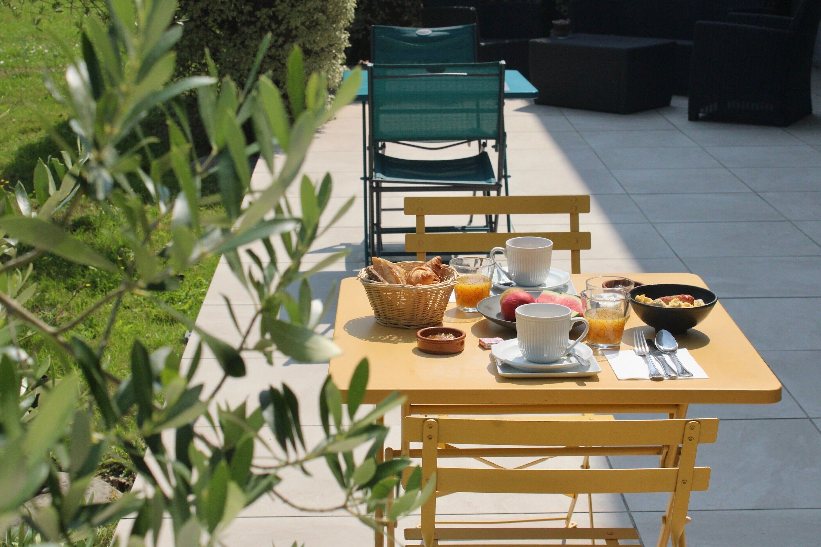 Daily buffet breakfast (EUR 13.90 per person)