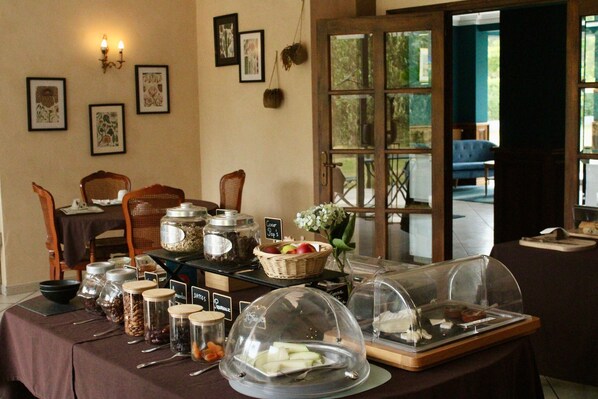 Daily buffet breakfast (EUR 13.90 per person) - Hôtel de la Marine (Saint-Herblain)