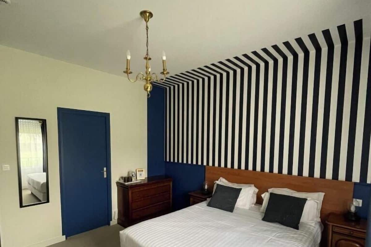 Chambre Superieure | Individually decorated, desk, laptop workspace, blackout drapes