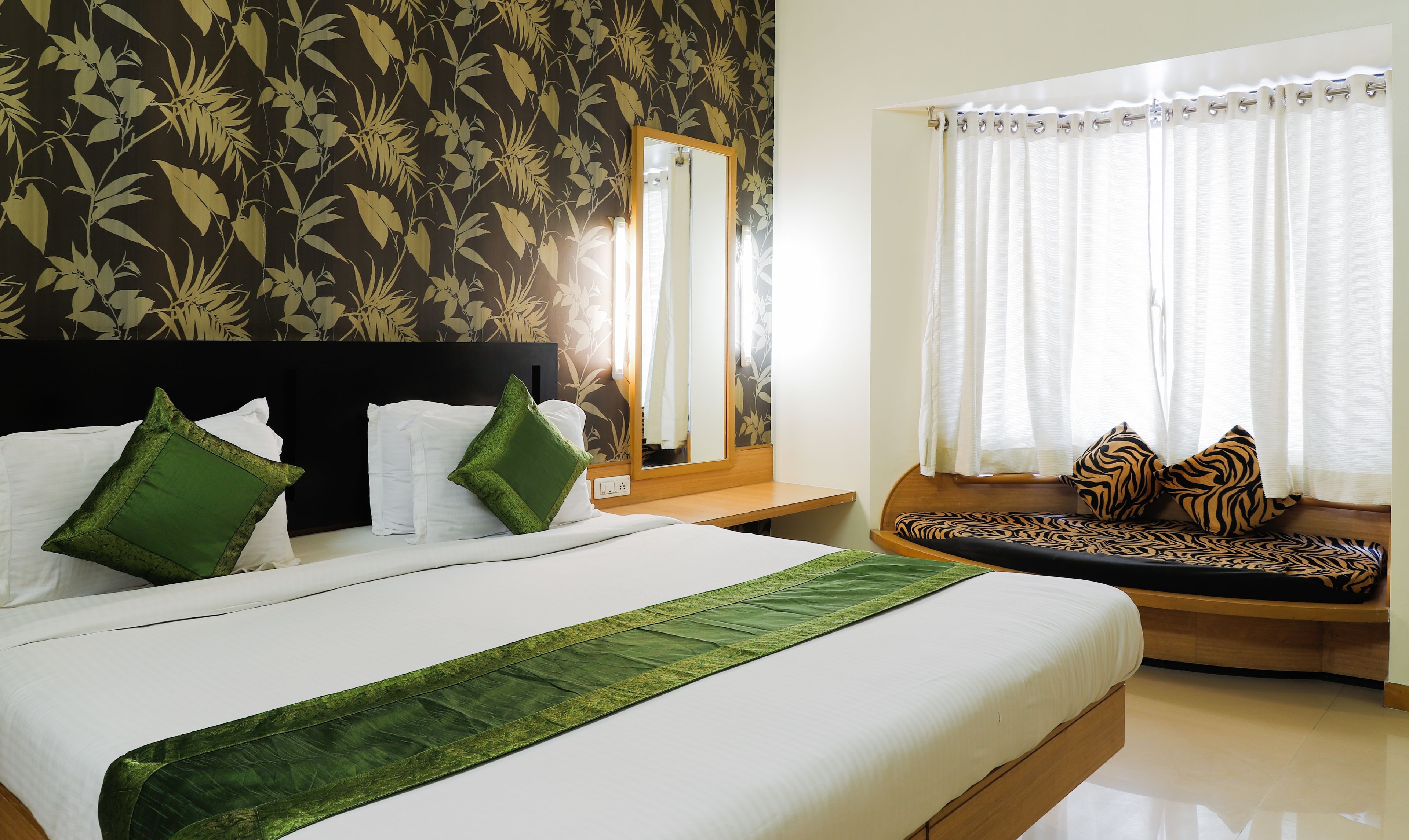 Standardzimmer | Schreibtisch, Bügeleisen/Bügelbrett, Zustellbetten, kostenloses WLAN