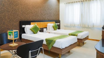 Standardzimmer | Schreibtisch, Bügeleisen/Bügelbrett, Zustellbetten, kostenloses WLAN