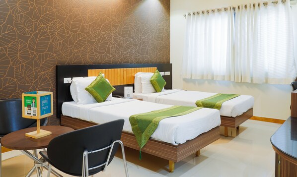 Standard Room | Meja, seterika/papan seterika, katil lipat simpan/tambahan 