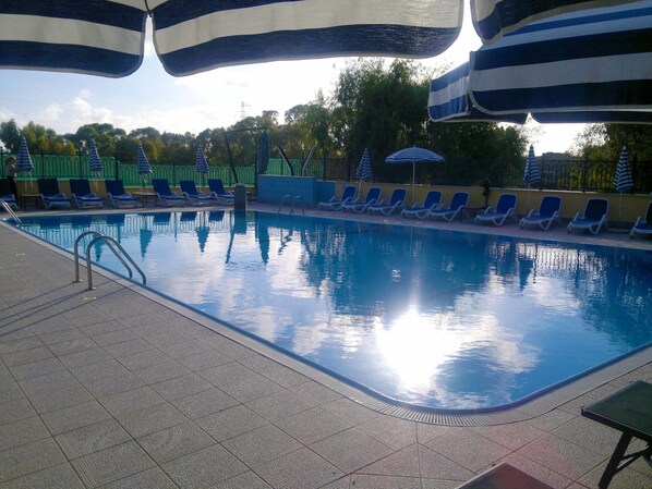 季节性开放的室外游泳池