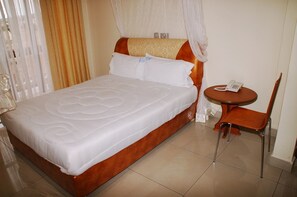 In-room safe, desk, soundproofing, free WiFi - Hotel Jfrigh (Kampala)