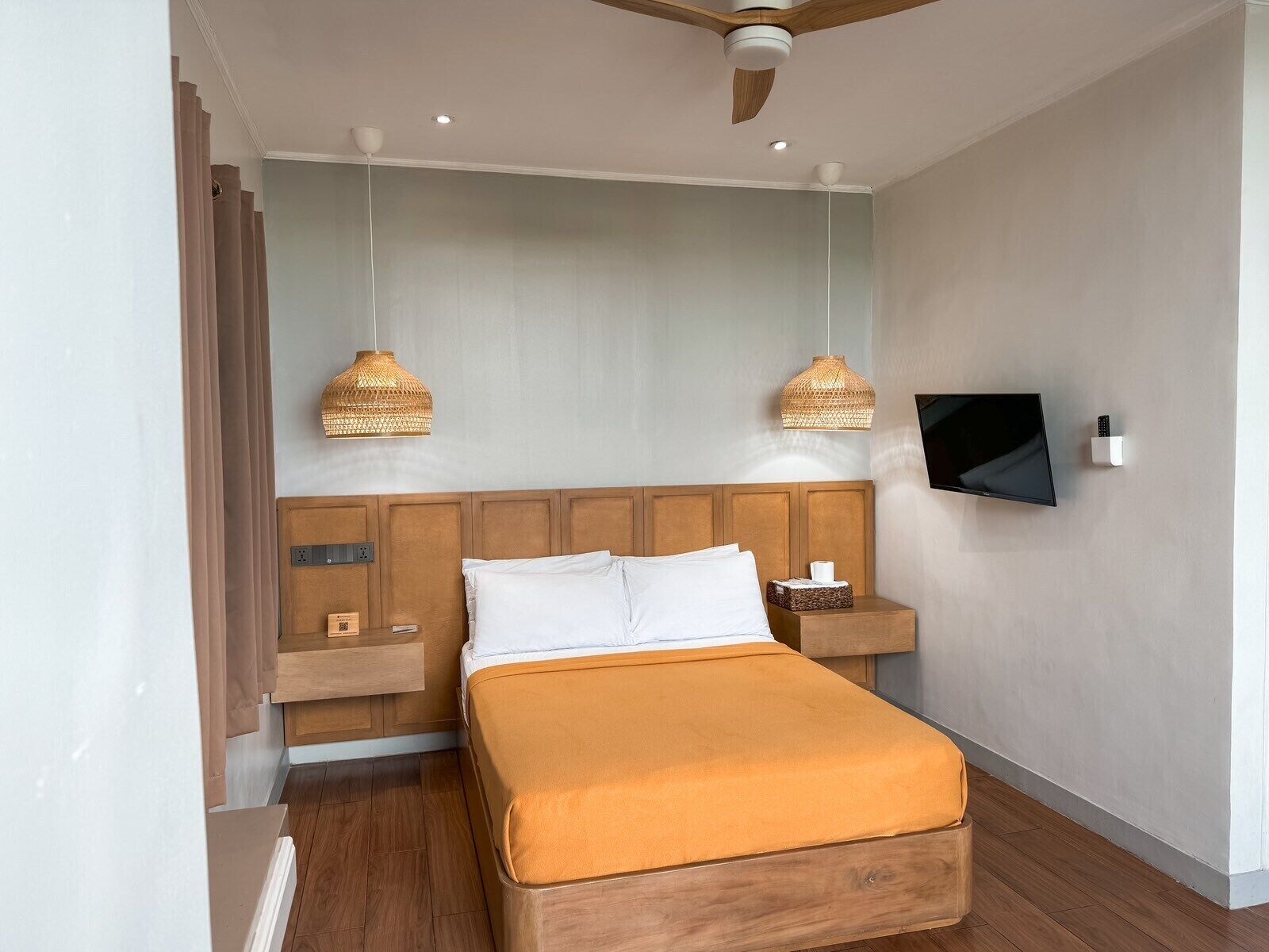 premier room, 1 double bed, park view | 1 bedroom, desk, free wifi, bed sheets