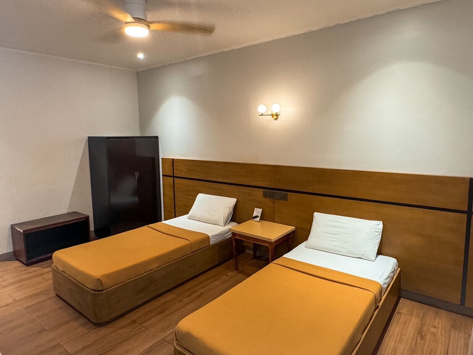 standard twin room, 2 single beds | 1 bedroom, desk, free wifi, bed sheets