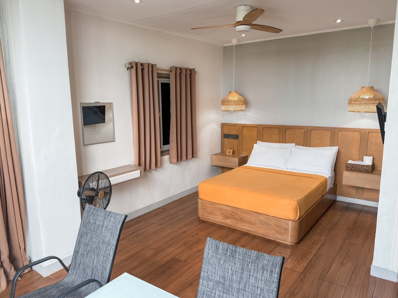 premier room, 1 double bed, park view | 1 bedroom, desk, free wifi, bed sheets