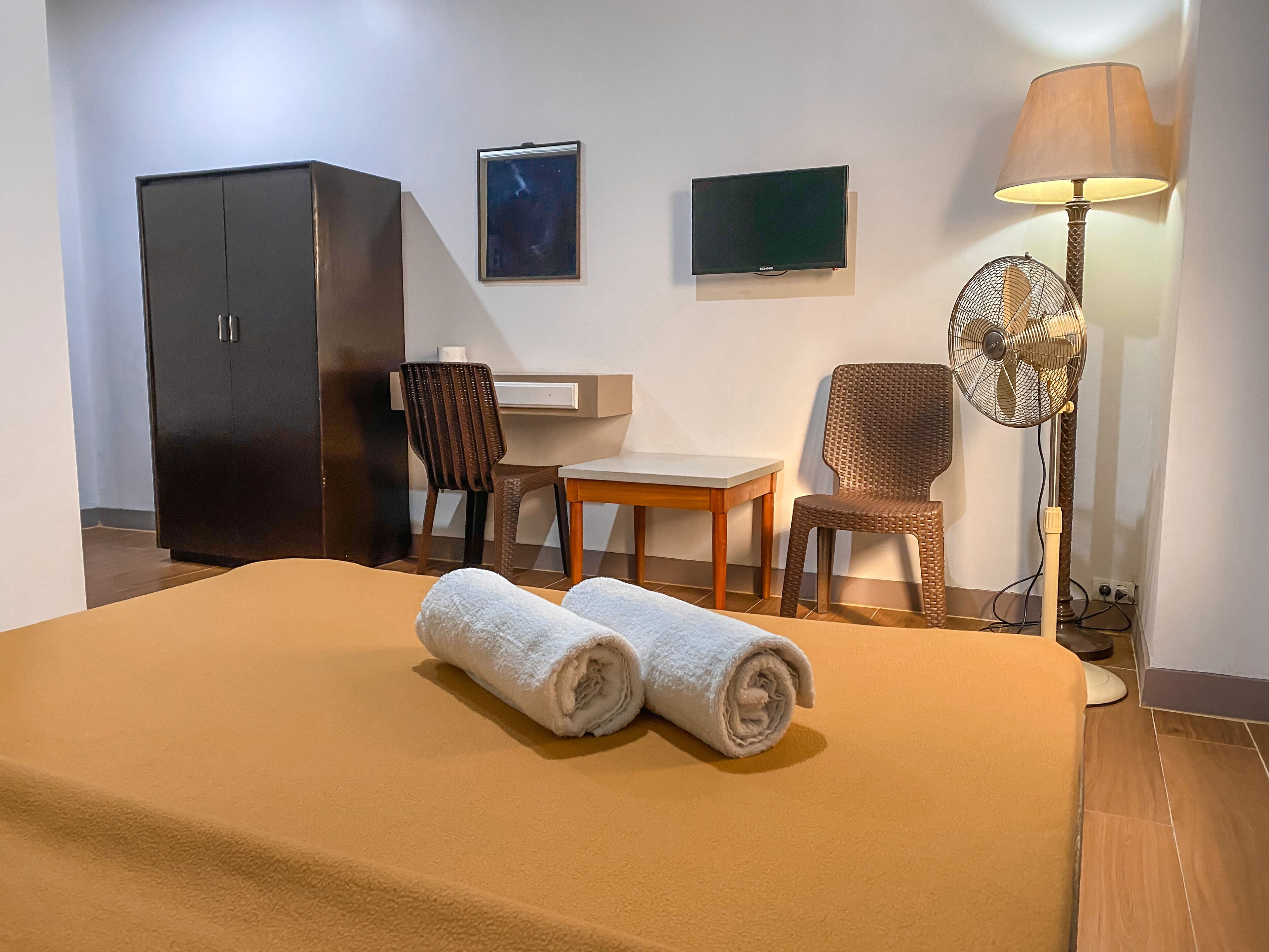 standard room, 1 double bed | 1 bedroom, desk, free wifi, bed sheets