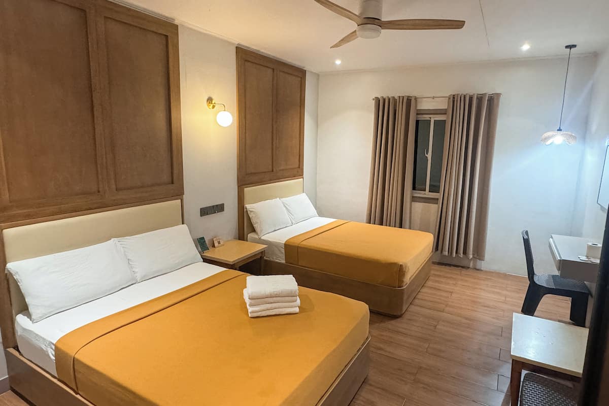 family room, 2 double beds | 1 bedroom, desk, free wifi, bed sheets