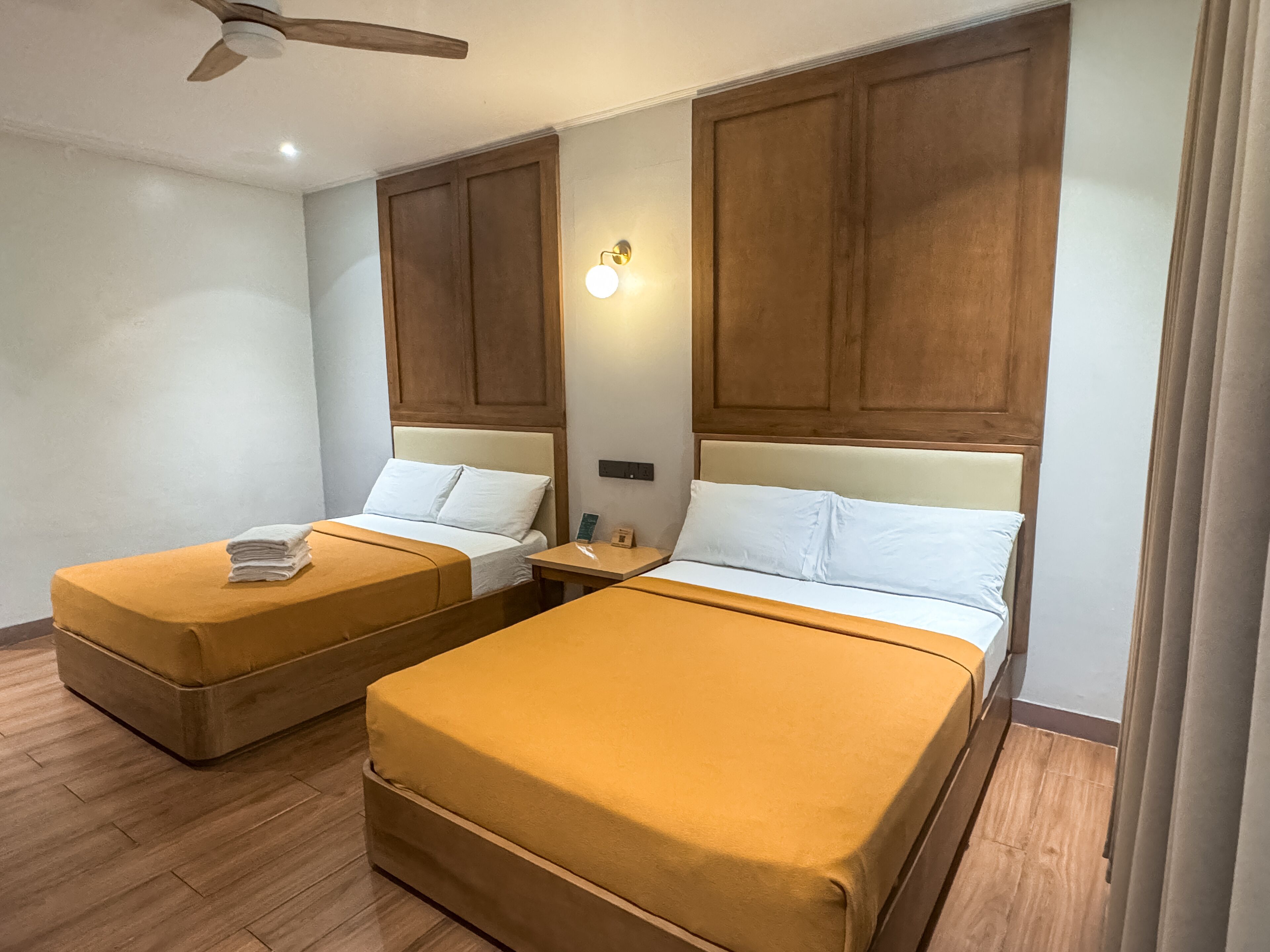 family room, 2 double beds | 1 bedroom, desk, free wifi, bed sheets