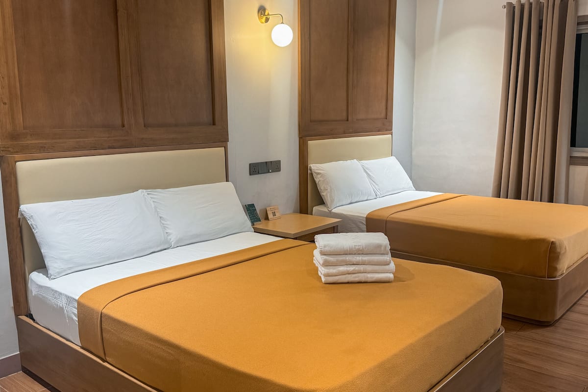 family room, 2 double beds | 1 bedroom, desk, free wifi, bed sheets