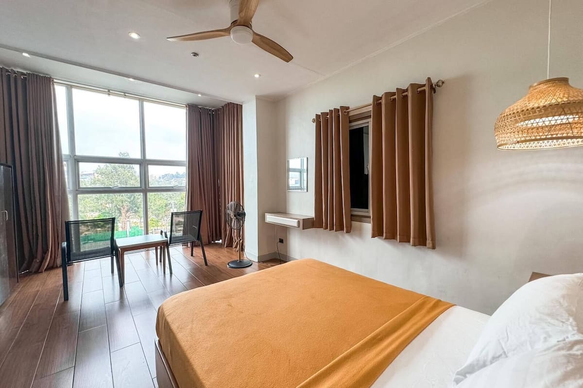 premier room, 1 double bed, park view | 1 bedroom, desk, free wifi, bed sheets