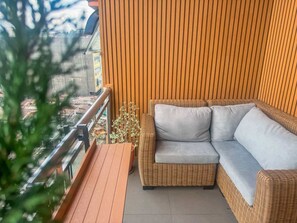 Exterior detail - Metro Pines Inn (Baguio)