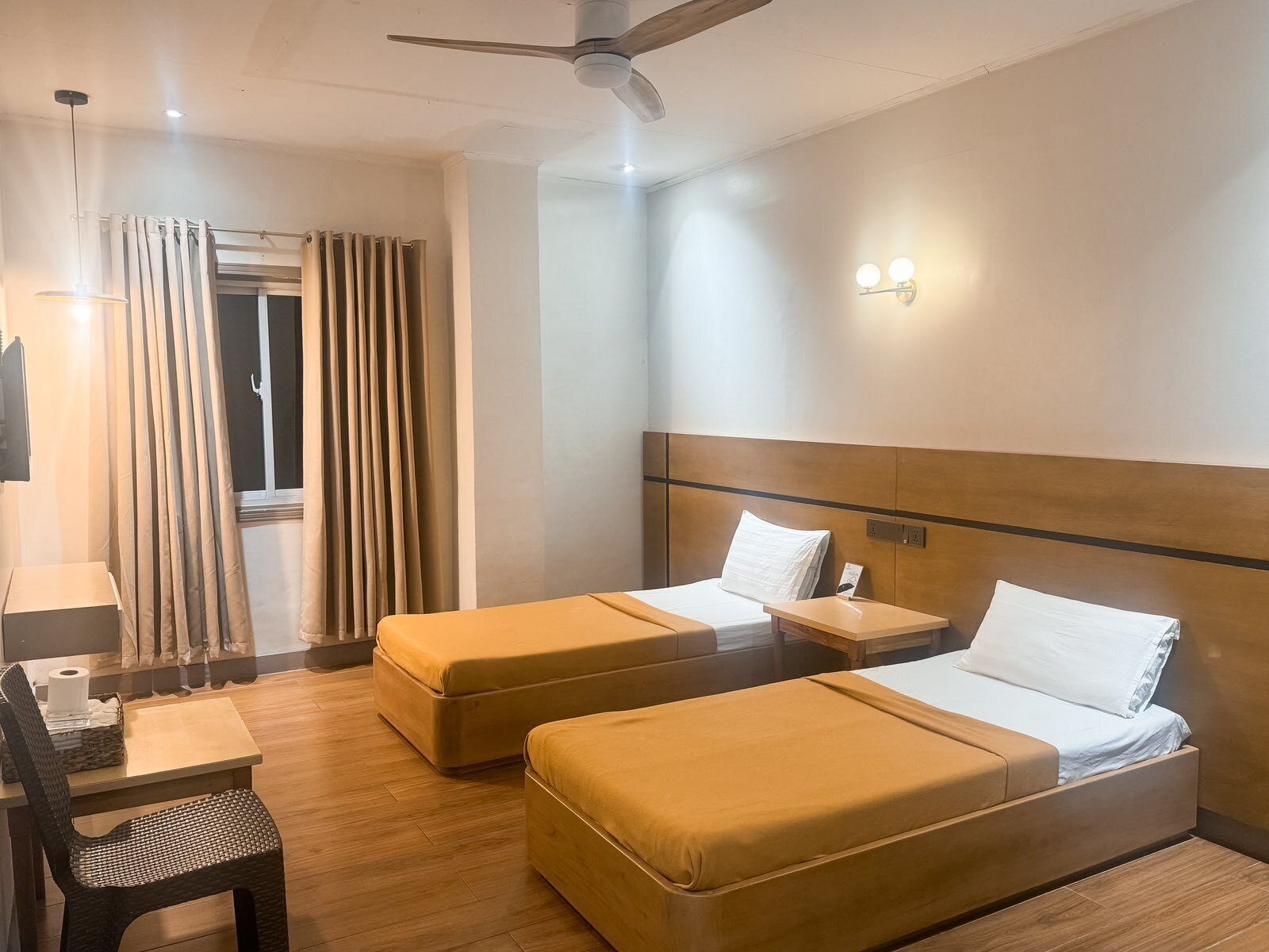 standard twin room, 2 single beds | 1 bedroom, desk, free wifi, bed sheets