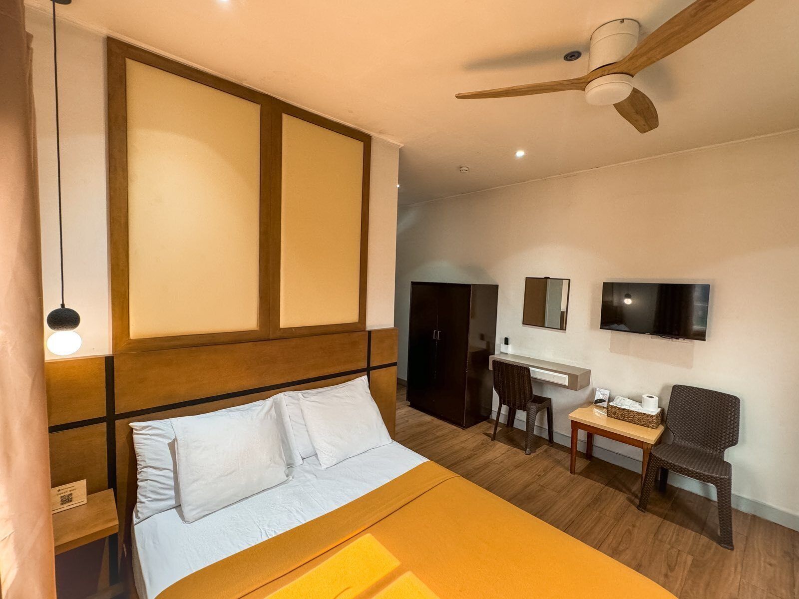 deluxe room, 1 double bed | 1 bedroom, desk, free wifi, bed sheets