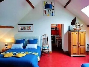 Premium bedding, individually decorated, individually furnished, desk
