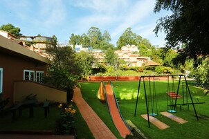 Zona de juegos infantil al aire libre