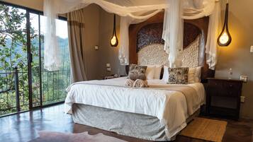 Escritorio, wifi gratis y ropa de cama