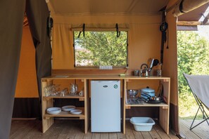 Classic Tent (V) | Private kitchen | Stovetop, highchair, cookware/dishes/utensils, cleaning supplies