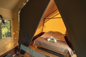 Classic Tent (V) | 2 bedrooms, cribs/infant beds