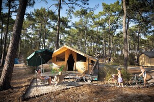 Basic Tent (IV) | Terrace/patio