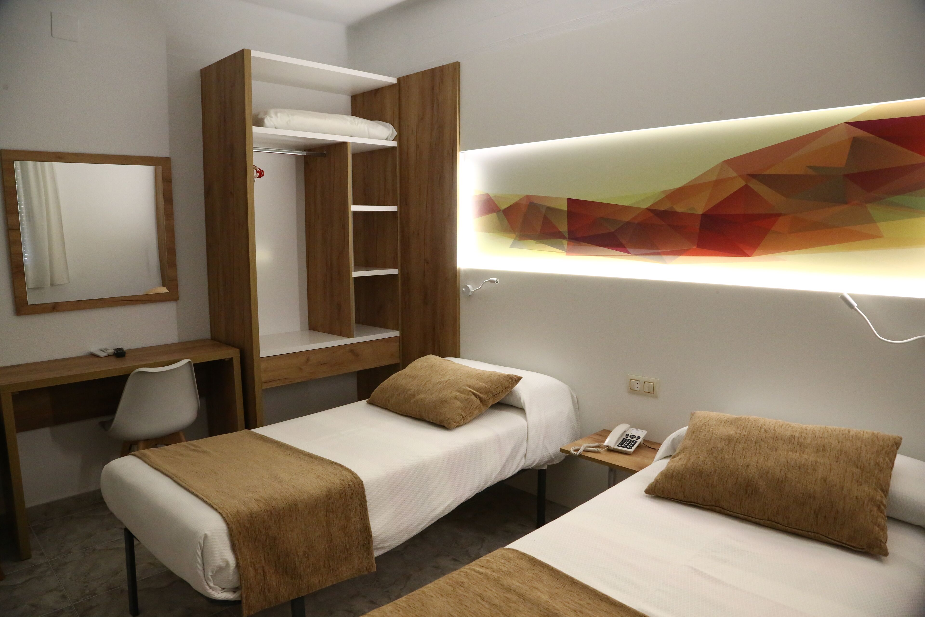 Twin Room | Desk, free WiFi, bed sheets