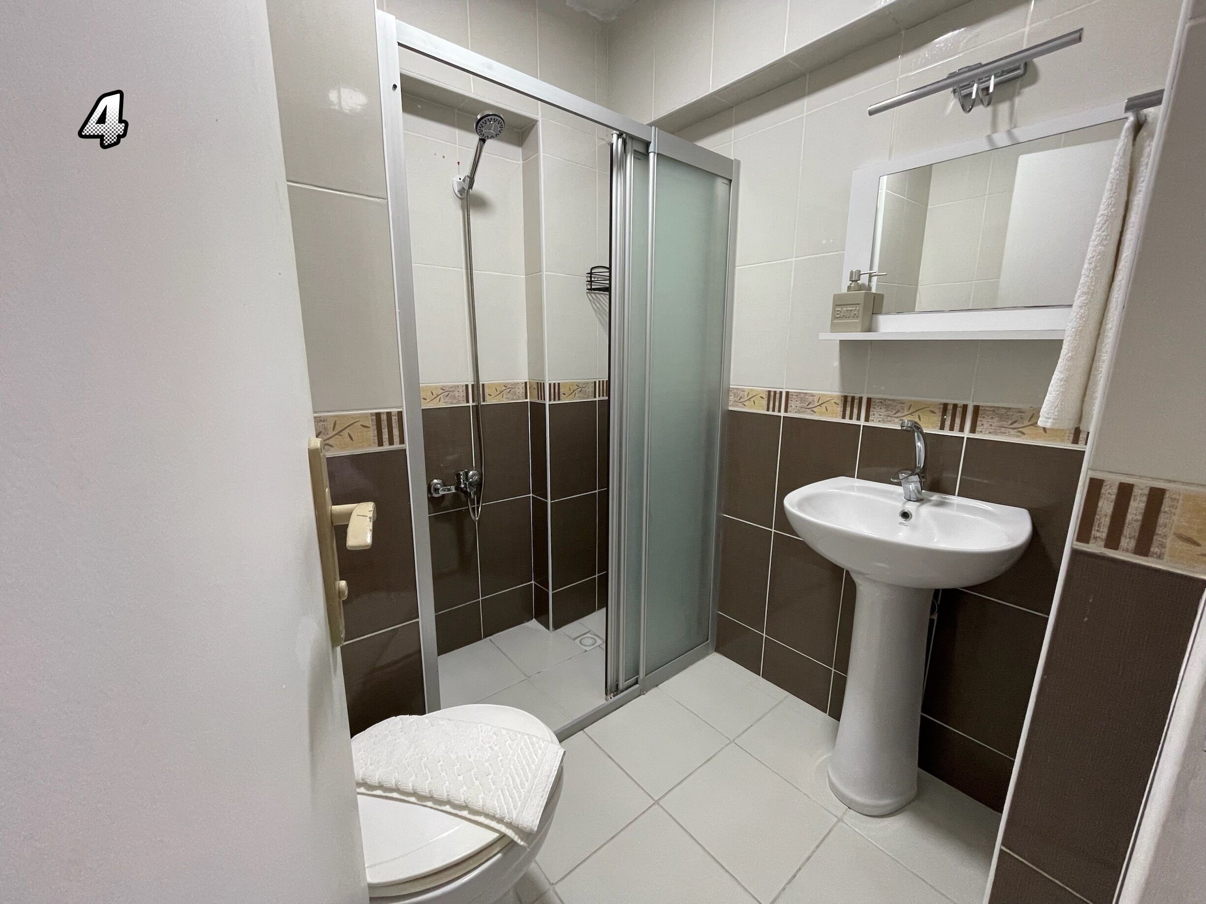 standard double room, city view | bathroom | shower, free toiletries, hair dryer, slippers