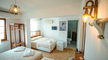 Chambre Familiale, vue partielle sur la mer