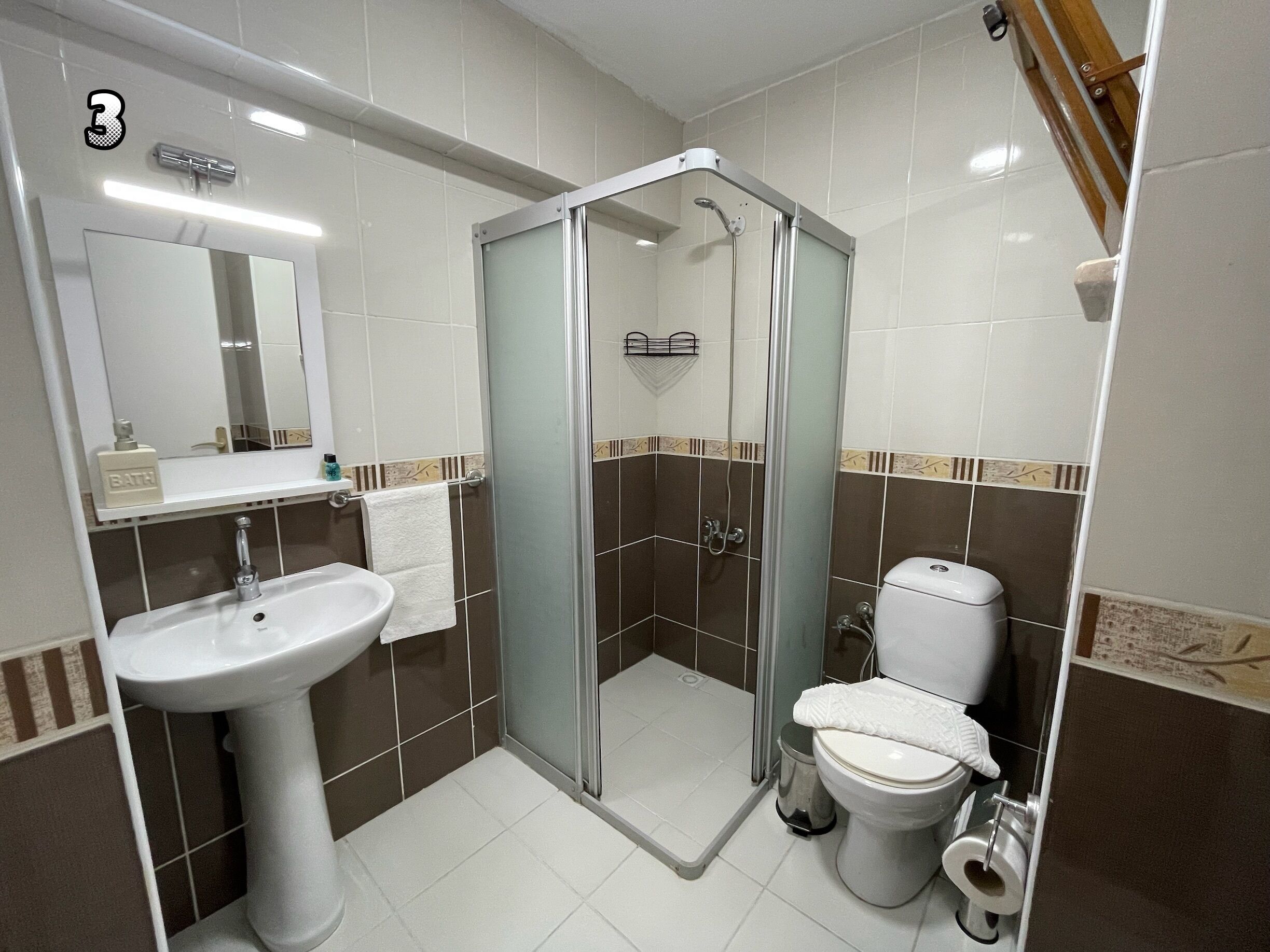 standard double room, garden view | bathroom | shower, free toiletries, hair dryer, slippers